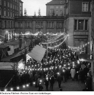 Weihnachten - Verschiedenes: Rathaus - Weihnachtsmesse, Striezelmarkt, Baumverkauf, Weihnachtsfeier, Altmarkt 21, Landhaus, Jugendklub WBA 361 Weihnachtsfeier