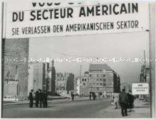 An der Sektorengrenze in der Friedrichstraße / Ecke Zimmerstraße