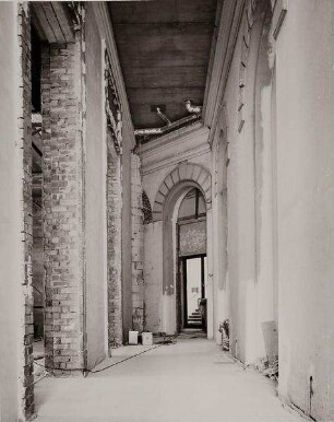 Aus einer Dokumentation zur Installation des Spiegelsaals aus dem ehemaligen Palais Budge im MKG