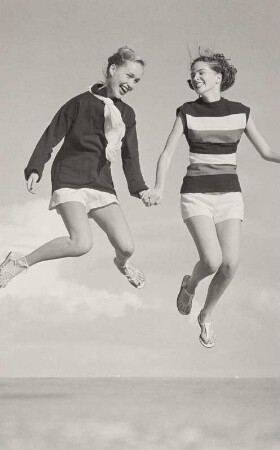 Modeaufnahme, Modelle Eunice Sherman und Theo Graham (Mademoiselle)
