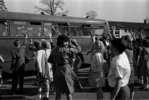 Deutsch-amerikanischer Schüleraustausch zwischen der 6. Volksschulklasse von Obergrombach und der "Elementary-School" in der "Paul-Revere-Siedlung".