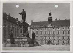 Wien, Burghof mit Kaiser-Franz-Denkmal