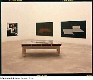 Konzert zu Dritt & Ohne Titel (Konfluenz) & Ohne Titel (vice versa) : Dresden: Hochschule für Bildende Künste Dresden, Ausstellung DD-B-MS, Kooperationsprojekt der Elisabeth Montag Stiftung mit dem Verein Galerie Münsterland, Emsdetten und der Hochschule für Bildende Künste Dresden vom 11.10. - 4.11.2001. Raumaufnahme mit Arbeiten "Konzert zu Dritt", "Ohne Titel (Konfluenz)" und "Ohne Titel (vice versa)" von Dorothea Neitzert und Bettina Wächter