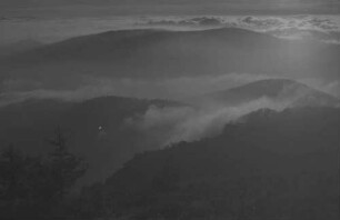 Belchen: Nebelmeer hinter dem Belchen, brandet gegen den Hochkelch