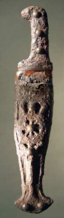 Starkes geschwungenes Dolchmesser mit Griff in Holzscheide (Eisenbeschläge)