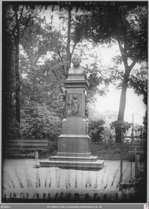 Bethmanndenkmal in der Friedberger Anlage