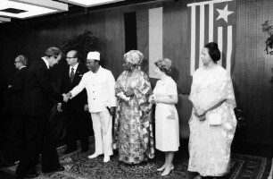 Freiburg: Hotel Stadt Freiburg; Verabschiedung des Staatspräsidenten von Liberia Dr. William Tolbert; Begrüßung