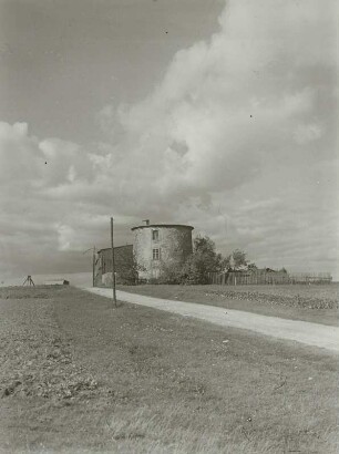 Bautzen-Seidau, Blick zum Rest einer Turmwindmühle