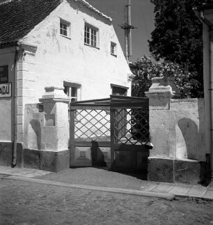 Haus mit Hoftor