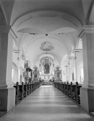 Katholische Stadtpfarrkirche Heilig Kreuz — Langhaus