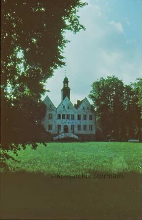 Herrenhaus: Frontseite mit Treppenaufgang