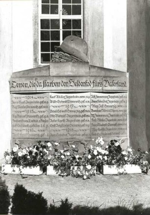 Ziegenhain (Kreis Meißen). Ehrenmal für die Gefallenen des 1. Weltkrieges an der Südseite der Kirche