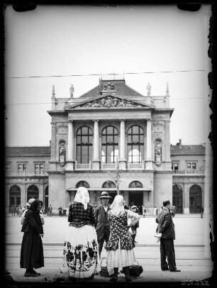 Zagreb, Trachten am Bahnhof