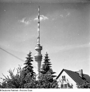 Dresden-Wachwitz. Fernsehturm (1964-1969; K. Nowotny, H. Rühle, J. Braune; monolithischer Stahlbetonmast, H. gesamt 252 m)