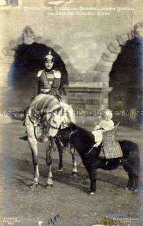 Karl Eduard von Sachsen-Coburg-Gotha mit seinem Sohn