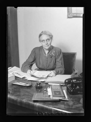 Politikerinnenporträt Louise Schroeder (1887-1957) (2)