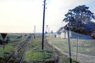 Polen: Straße zwischen Hoff und Körlin: Kleinbahnhof
