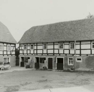 Wilsdruff-Kesselsdorf, Hauptstraße 32. Bauernhof (um 1800), Wohnstallhaus