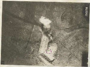 Zielfort (Lager Lechfeld) mit einschlagender Mine während des Einschießens des mittleren Minenwerfers 14 auf Minenwerfer 8 (1000 m)