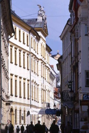 Bratislava - Enge Gasse : Enge Gasse. Aufgenommen im Zentrum der slowakischen Hauptstadt Bratislava 2001