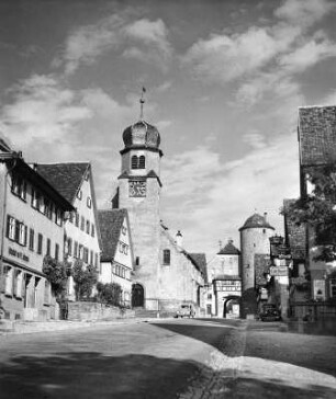 Langenburg. Straßenbild mit Pfarrkirche (ehemals Wallfahrtskapelle Zum Heiligen Blut)