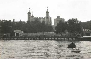 London. Tower of London über die Themse gesehen