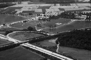 Freiburg, Autobahnknoten, Freiburg Nord: Tunisee, Baggersee mit Camping und Badebetrieb