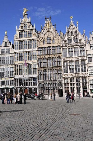 Antwerpen - Großer Markt : Häuser am Großen Markt, aufgenommen in Antwerpen am 3. April 2010