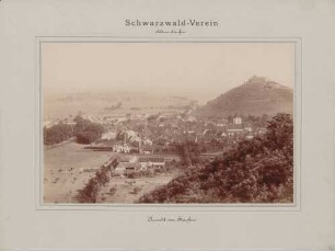 Ansicht auf Staufen im Breisgau und die Staufenburg von Süden
