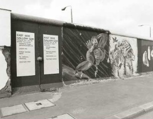 Berliner Mauer (East side gallery). Mühlenstraße. Graffiti (1990)