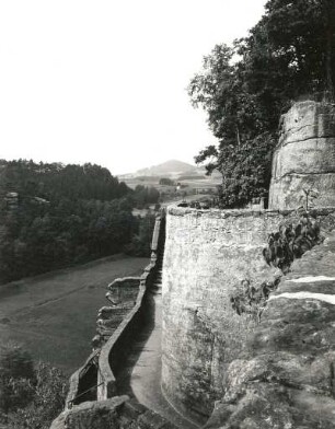 Bürgstein (Sloup v Cechach, Tschechien). Einsiedlerstein. Aufgang