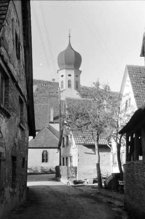 Hecklingen: Gasse und Kirche