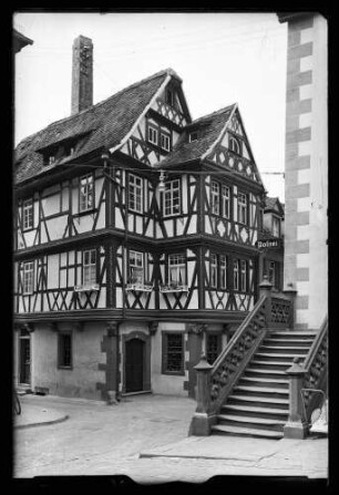 Rathausgasse, Haus der vier Gekrönten und Treppenaufgang zum alten Rathaus