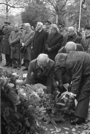 Gedenkstunde am Volkstrauertag für die Gefallenen der beiden Weltkriege auf dem Karlsruher Hauptfriedhof