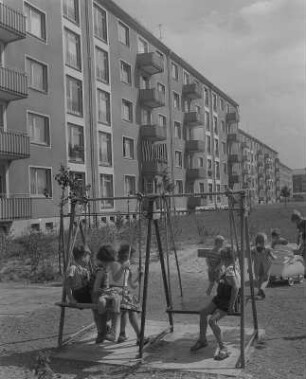 Dresden-Striesen. Wohnbebauung und kleiner Spielplatz