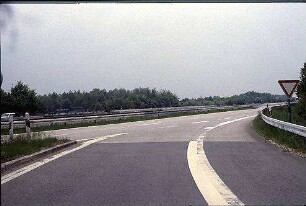 Ausfahrt aus Kreisel Nordwest (Weinheim Richtung Heidelberg) zu Nebenfahrbahn West (Frankfurt Richtung Heidelberg)