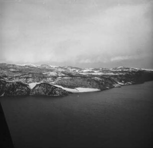 Luftbildaufnahme eines Felsmassivs : Felsmassiv an der norwegischen Küste.