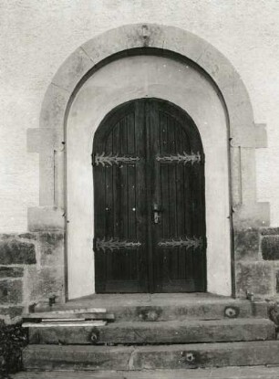 Deutschneudorf-Deutscheinsiedel. Dorfkirche (1902/1905). West-Portal