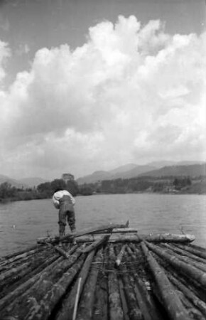 Vatra Dornei: Flößerarbeit am Fluss