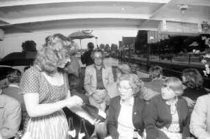 1979 Nobelpreisträgertagung Physik; Abendliche Bodenseefahrt: Frau Heyd, Frau Pragher