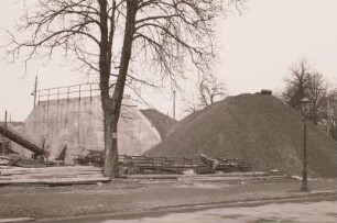 Dresden-Striesen, Ziegelsplitthaufen, Coloraufnahme