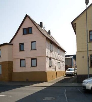 Heuchelheim, Atzbacher Straße 1