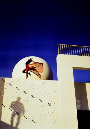 Springende Frau vor moderner Architekturkulisse, Reproduktion Plakat / Kalender 1990 für Müssig AG