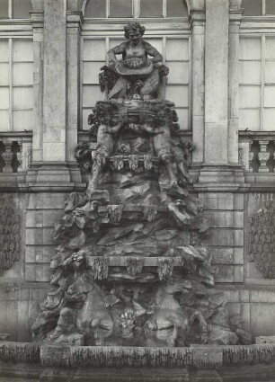 Dresden-Altstadt, Zwinger. Langgalerie, Wandbrunnen (um 1715) : Zwinger. Langgalerie. Wandbrunnen, um 1715, vor 1945
