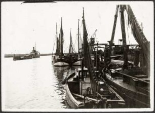 Husum. Hafen mit Fischerbooten