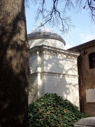 Ravenna: Tomba di Dante