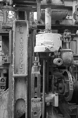 In Berlin-Schöneberg : In Berlin-Schöneberg, Hinterhof an der Potsdamer Strasse, Linotype