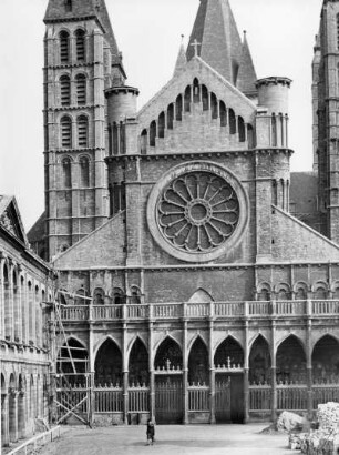 Westfassade der Kathedrale Notre Dame, Tournai, Wallonien, Belgien