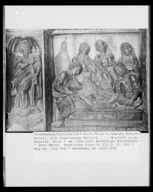 Hochaltar, linkes Relief: die Grablegung Christi