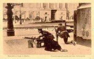 Bewaffnete Revolutionäre am Schlossplatz